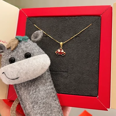 مدال عروسکی ماشین قرمز