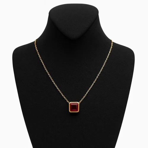 گردنبند مربع قرمز